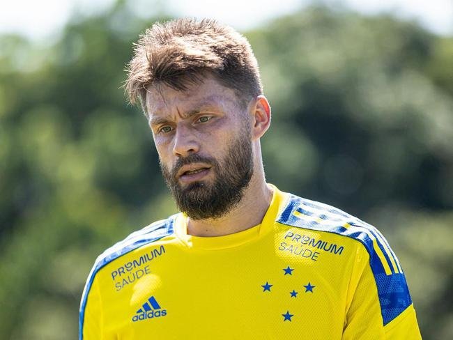 Cruzeiro estreou camisa de treino amarela durante atividade neste domingo (28/03)