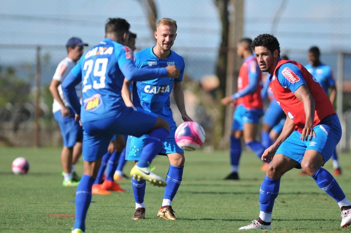 Fotos do treino do Cruzeiro desta segunda-feira, na Toca da Raposa II (Alexandre Guzanshe/EM D.A Press)