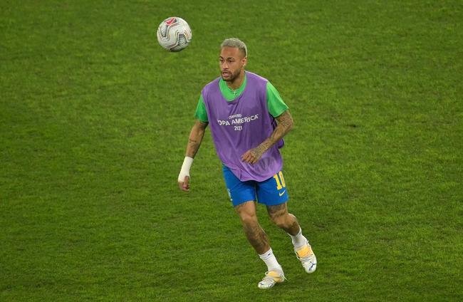 Brasil e Peru se enfrentaram no Estdio Nilton Santos, pelas semifinais da Copa Amrica 