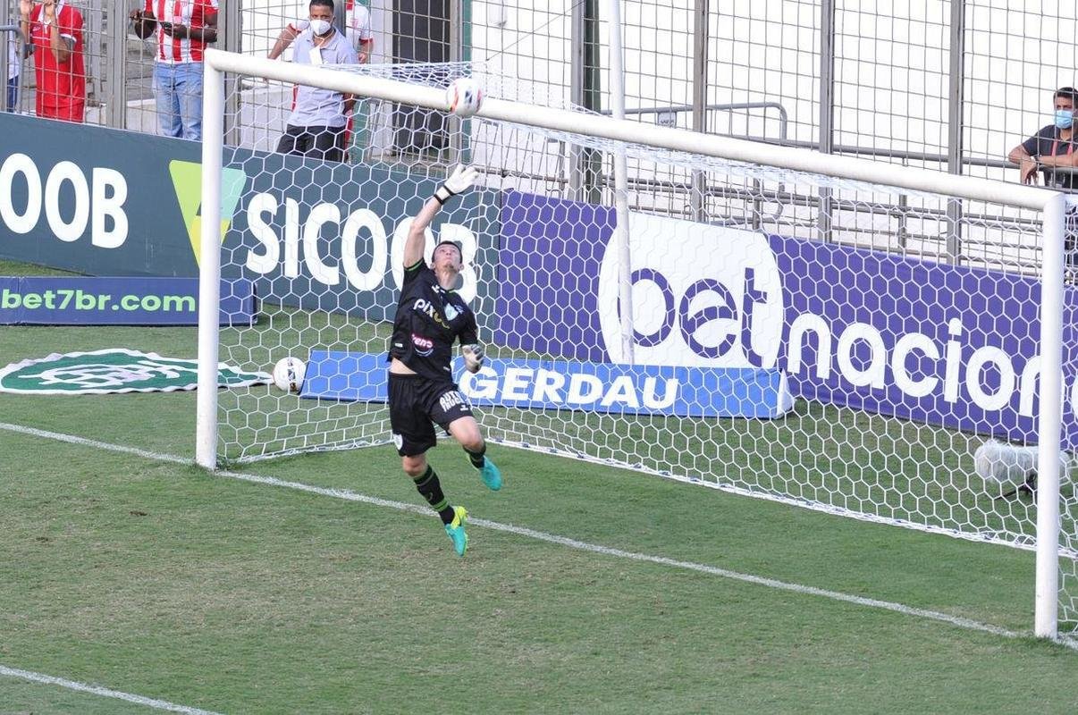 Fotos do jogo entre Amrica e Villa Nova, no Independncia, em BH, pela 9 rodada do Campeonato Mineiro