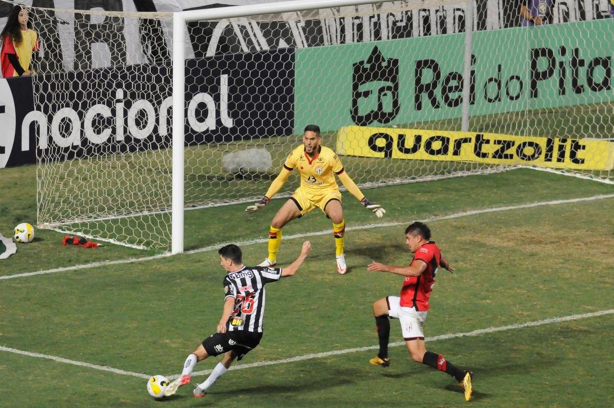 Fotos da vitria do Atltico por 2 a 0 sobre Atltico-GO pelo Campeonato Brasileiro
