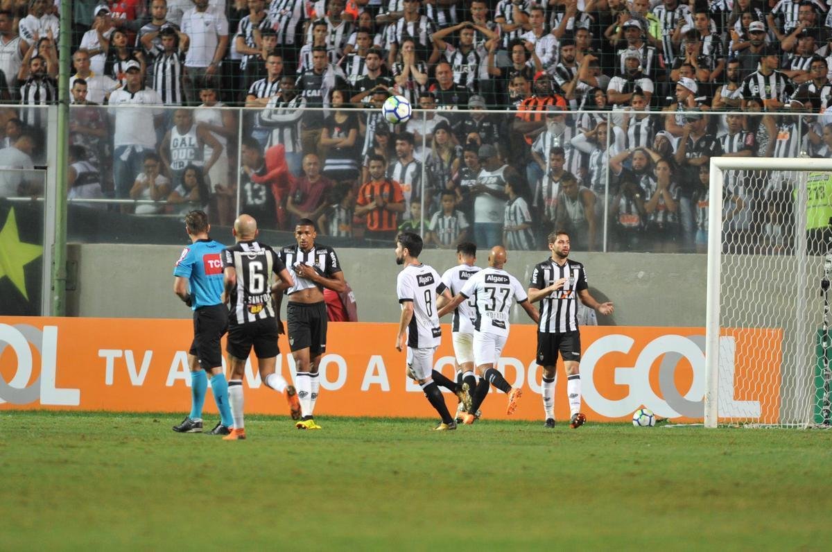 Galo virou no segundo tempo com gols de Rger Guedes e Luan. 