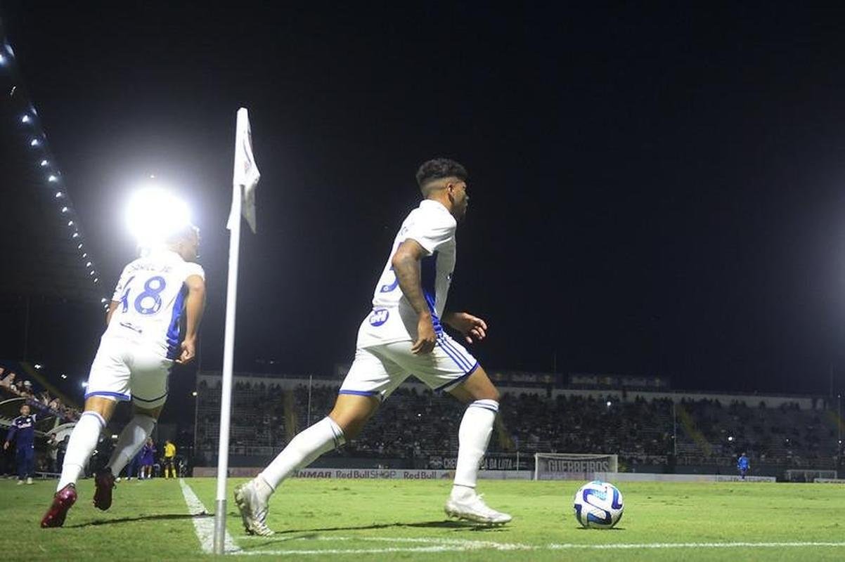 Bragantino x Cruzeiro: fotos do amistoso no estdio Nabi Abi Chedid, em Bragana Paulista, no interior de So Paulo