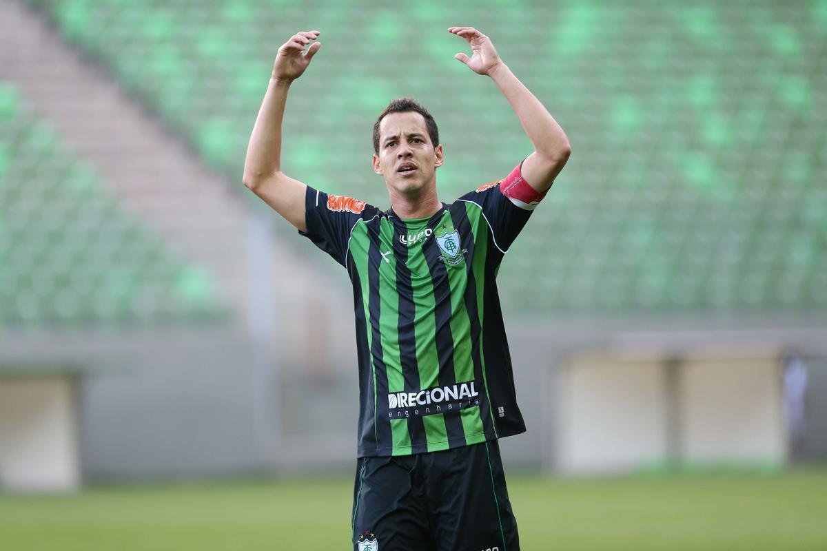 Rodriguinho -  o que tem os melhores nmeros individuais na Srie B. Vestiu as camisas de ABC (2009), Bragantino (2010) e Amrica (2012 e 2013). Na somatria, disputou 74 jogos e marcou 20 gols.