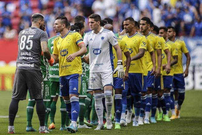 Fotos da partida entre Cruzeiro e Chapecoense, pela 24 rodada da Srie B do Campeonato Brasileiro. O jogo foi realizado neste sbado (13), no estdio Man Garrincha, em Braslia.