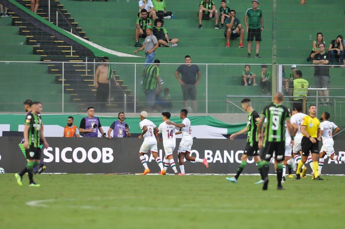 Amrica foi derrotado por 3 a 0 pelo Fluminense neste sbado (15/4), no Independncia, pela 1 rodada do Campeonato Brasileiro