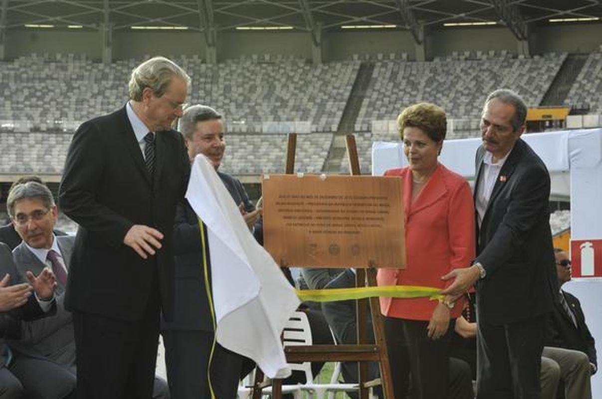 Com presena de personalidades, Mineiro reabre portas