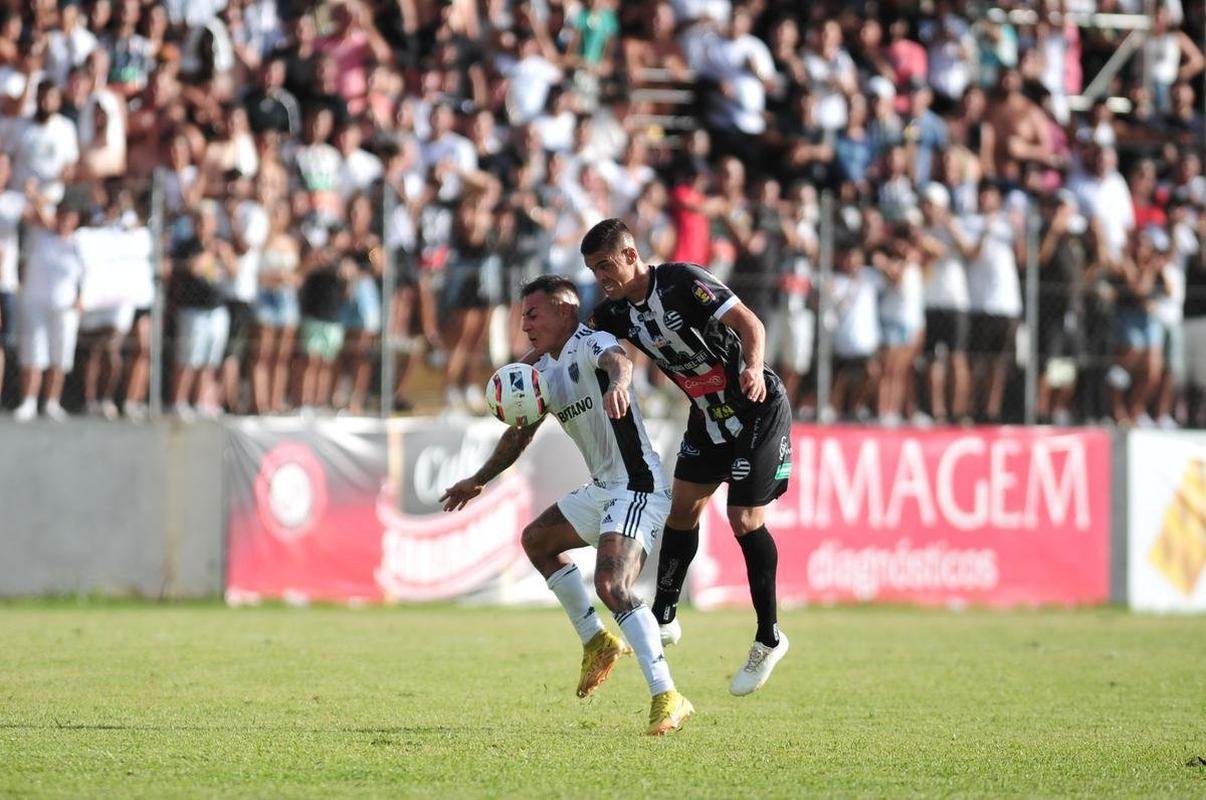Fotos do jogo entre Athletic x Atltico, pelo Campeonato Mineiro