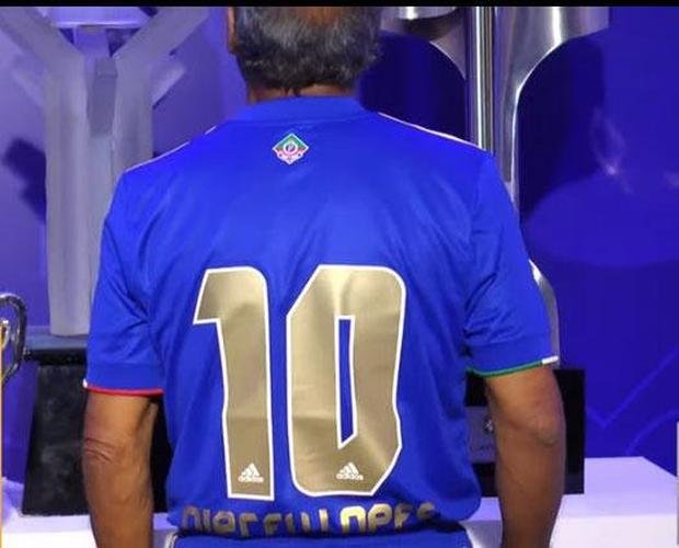 Cruzeiro lançou oficialmente sua nova camisa do ano do centenário nesta quinta-feira com a presença do ídolo histórico Dirceu Lopes e apresentação de Gustavo Nolasco, colunista do Superesportes e do Estado de Minas