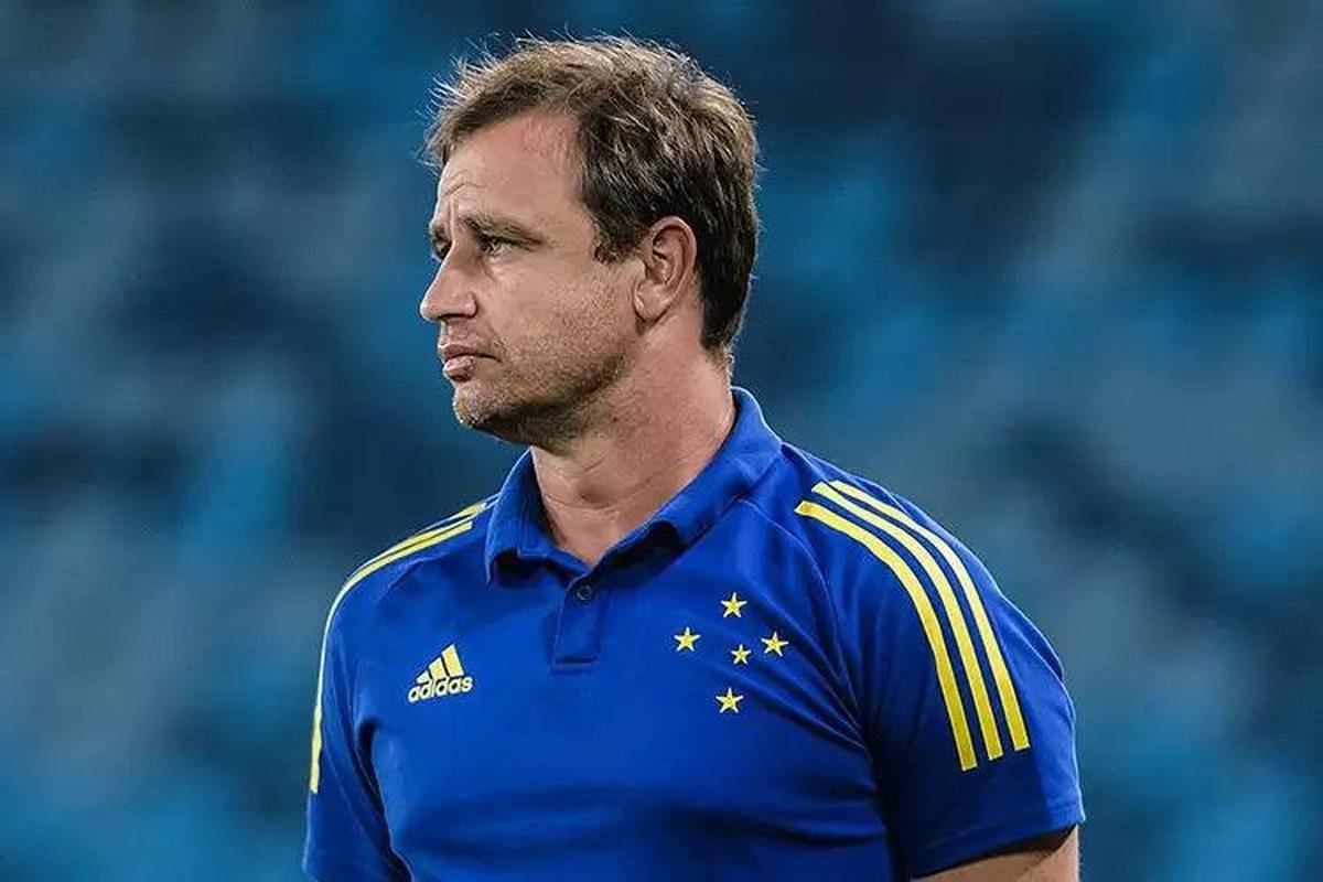 4 Felipe Conceio - 19 jogos (8 vitrias, 3 empates e 8 derrotas)