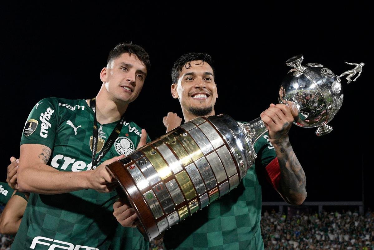 Fotos: festa dos jogadores do Palmeiras com a taa da Libertadores