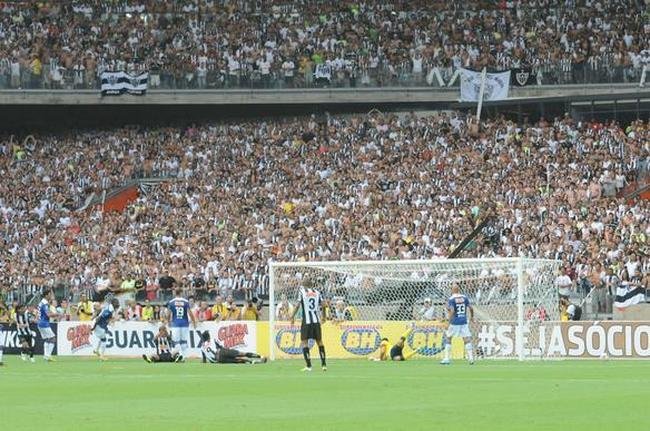 Fotos exclusivas do clssico entre Atltico e Cruzeiro na reabertura do novo Mineiro