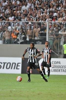 Robinho entrou em campo aos 10 do segundo tempo e teve estreia discreta pelo Atltico