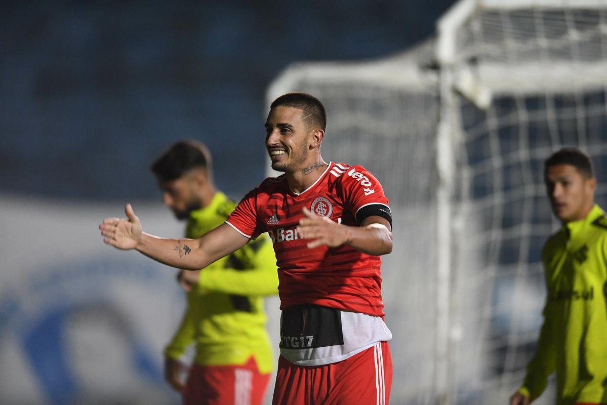 Thiago Galhardo, do Internacional - jogou pelo Boa Esporte