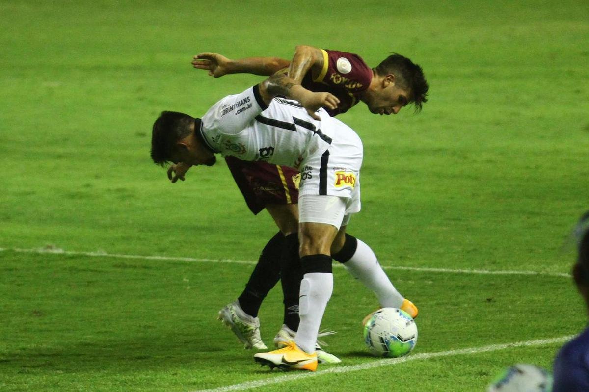 Com gol do zagueiro Maidana, de pênalti, Sport venceu o Corinthians em casa e deu um salto importante na tabela de classificação da Série A.