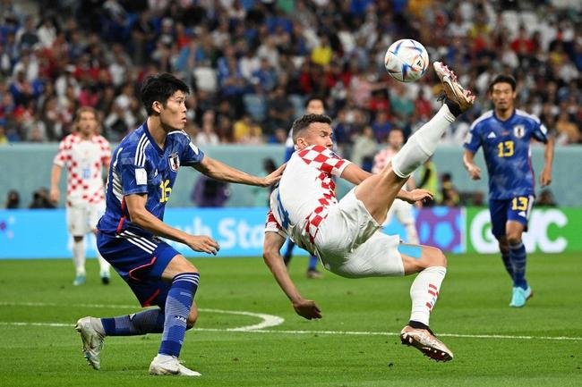 Lances da partida entre Japo e Crocia, pelas oitavas de final da Copa do Mundo.