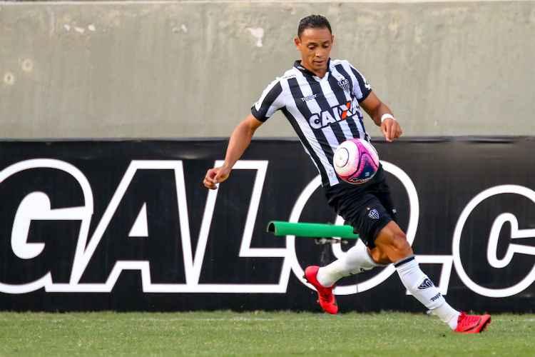 Após confusão com jornalista, Atlético-MG demite Oswaldo de Oliveira Após confusão com jornalista, Atlético-MG demite Oswaldo de Oliveira