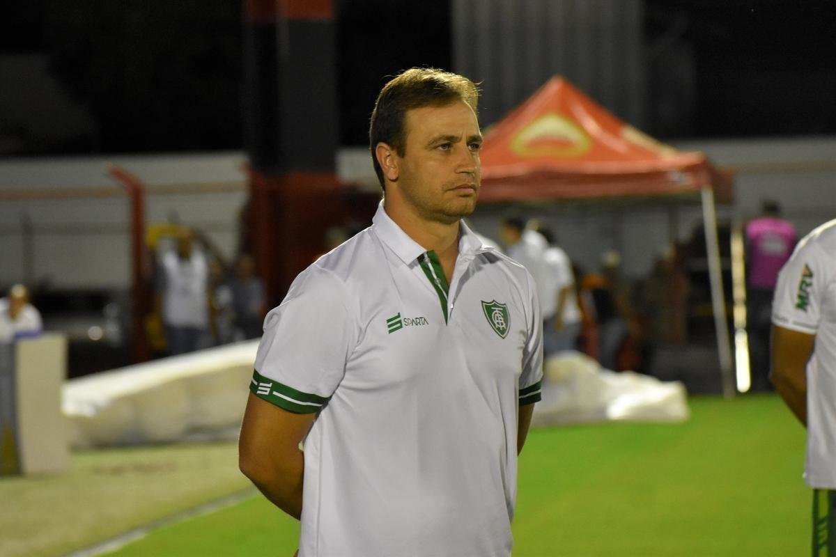 Amrica arrancou empate dramtico diante do Atltico-GO em Goinia 