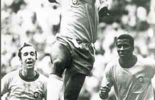 Pel na Copa do Mundo de 1970, no Mxico, conquistada pelo Brasil. Seleo chegou ao tricampeonato mundial. Na foto, ele comemora gol ao lado de Tosto e Jairzinho