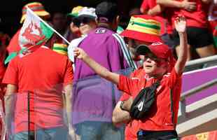 Torcedores de Pas de Gales e Ir no jogo pelo Grupo B da Copa do Mundo do Catar