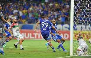 Edu marca gol da vitória do Cruzeiro sobre o Brusque, no Mineirão, pela segunda rodada da Série B; veja as imagens da festa da torcida
