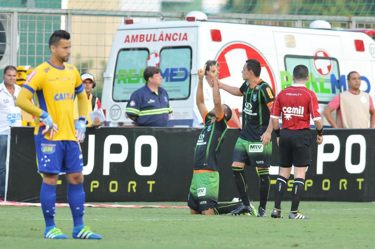 Na partida de ida da semifinal do Campeonato Mineiro de 2016, o Amrica superou o Cruzeiro por 2 a 0. Adalberto e Victor Rangel marcaram os gols do Coelho no Independncia, em Belo Horizonte.