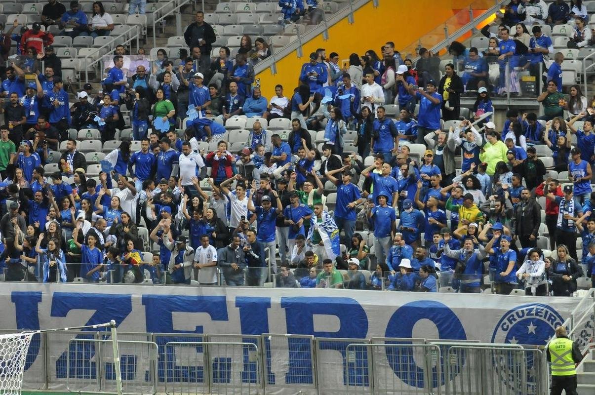 Fotos da torcida do Cruzeiro no Mineiro durante a partida contra o Sport, nesta tera-feira (28/6), pela 15 rodada da Srie B do Campeonato Brasileiro