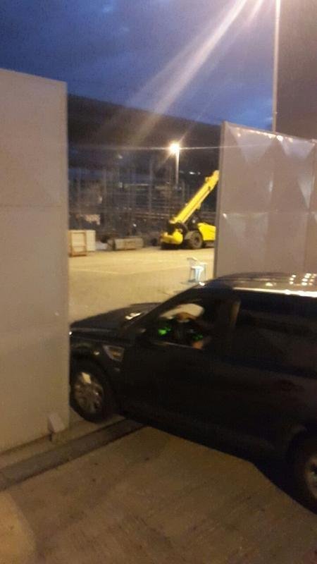 Arquibancada mvel est sendo erguida ao lado dos vestirios do Independncia