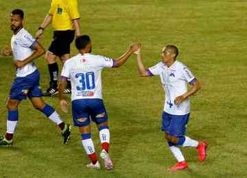 Bahia goleou o Náutico e garantiu a segunda colocação do Grupo A 