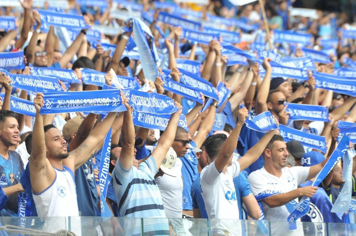 Fotos da torcida do Cruzeiro no primeiro clssico da final do Mineiro, contra o Atltico, no Mineiro