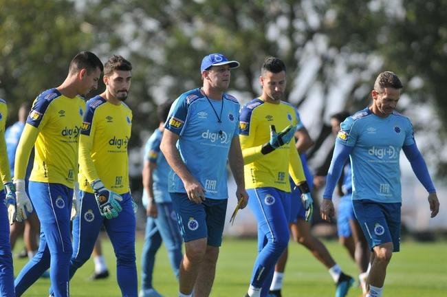 Rogrio Ceni concedeu entrevista coletiva e comandou o primeiro treinamento