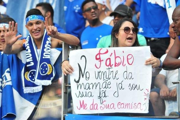 Fotos da torcida do Cruzeiro no clássico contra o Atlético, no Mineirão, pela 32ª rodada do Campeonato Brasileiro 2019