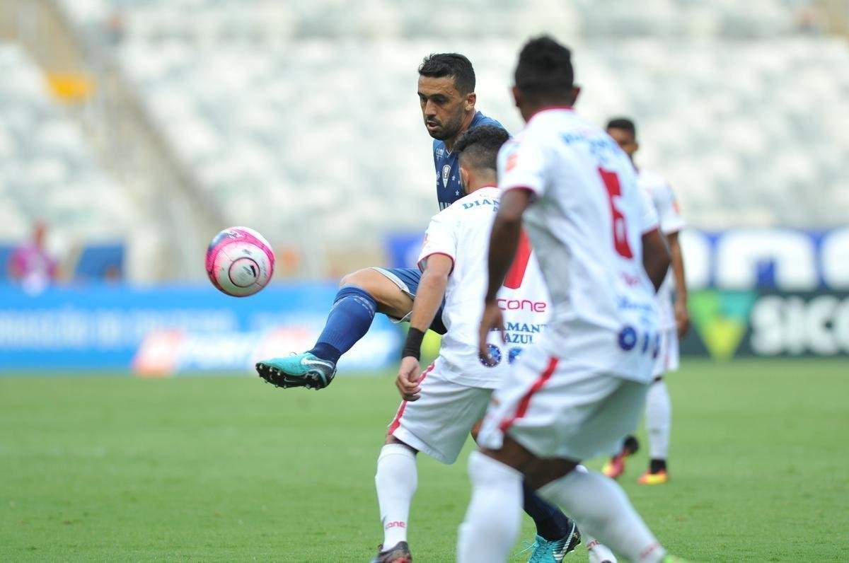 Fotos de Cruzeiro x Villa Nova, no Mineiro, pela stima rodada do Campeonato Mineiro