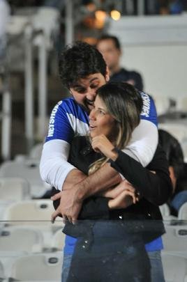 Torcida do Cruzeiro encarou frio e crise de abastecimento para apoiar o time contra o Palmeiras, no Mineiro