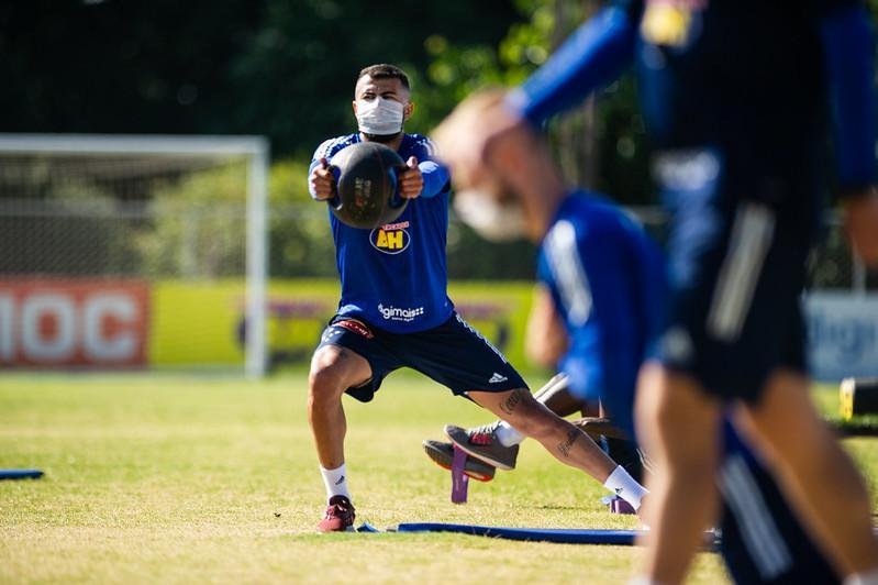 Jogadores fizeram atividades fsicas nesta segunda