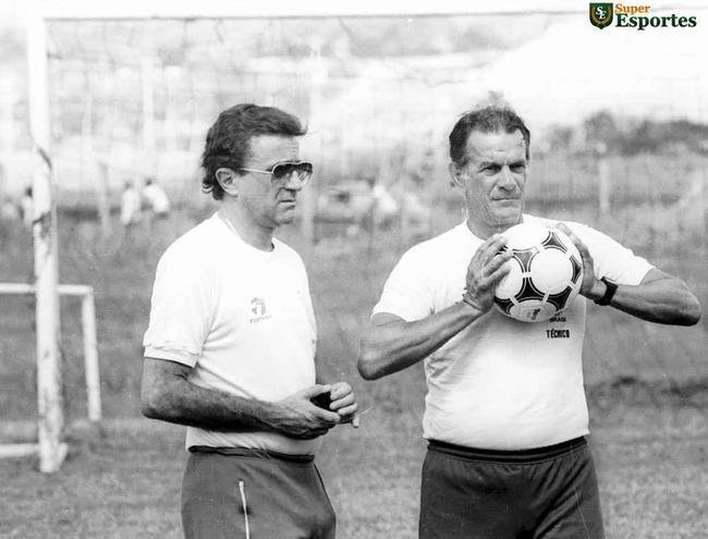 Preparao da Seleo Brasileira na Toca da Raposa I para a Copa do Mundo de 1986; na foto, o tcnico Tel Santana (d) e o mdico Neylor Lasmar (e)
