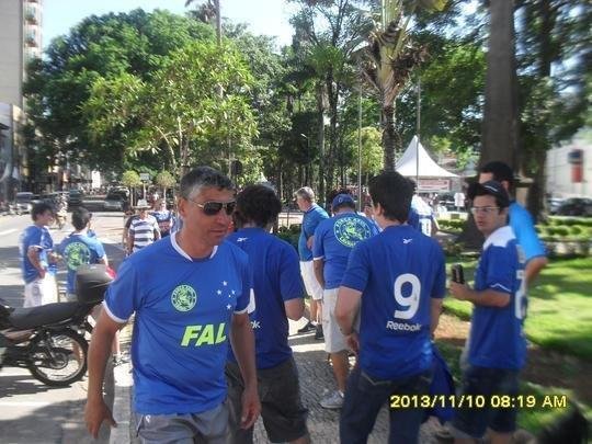 Fotos dos torecedores de Lavras saindo para BH Giovane e Giovaninho Membros da FAL - Fora Azul de Lavras.
 
Z Eustquio