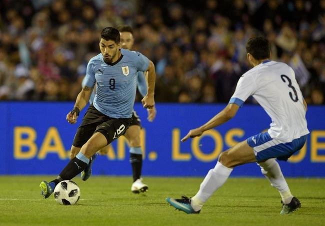 Fotos da vitria do Uruguai sobre o Uzbequisto, em Montevidu, em amistoso antes da Copa