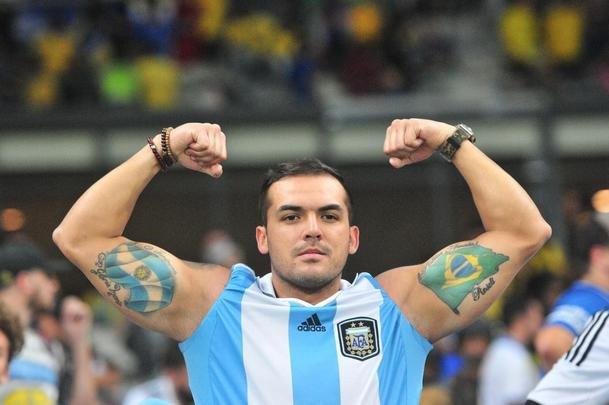 Fotos das torcidas de Brasil e Argentina, no Mineiro, no clssico vlido pela semifinal da Copa Amrica