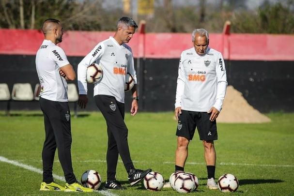 Nesta quarta-feira, Atlético treinou no centro de treinamento do Newell's Old Boys, em Rosário, visando à partida de ida da semifinal da Copa Sul-Americana, diante do Colón. O duelo será nesta quinta-feira, às 21h30, em Santa Fé, na Argentina.