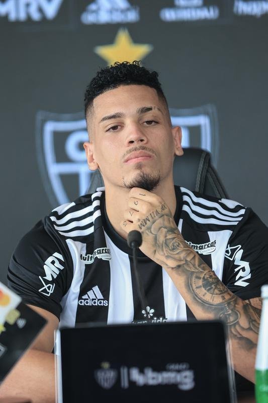 Paulinho foi oficialmente apresentado na Cidade do Galo nesta sexta-feira (16/12).