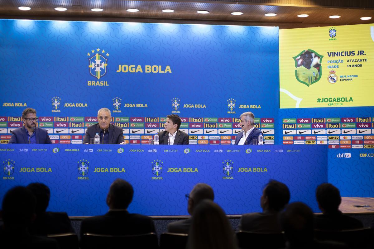 Tcnico Tite convocou a equipe nacional para jogos nos Estados Unidos, em setembro.