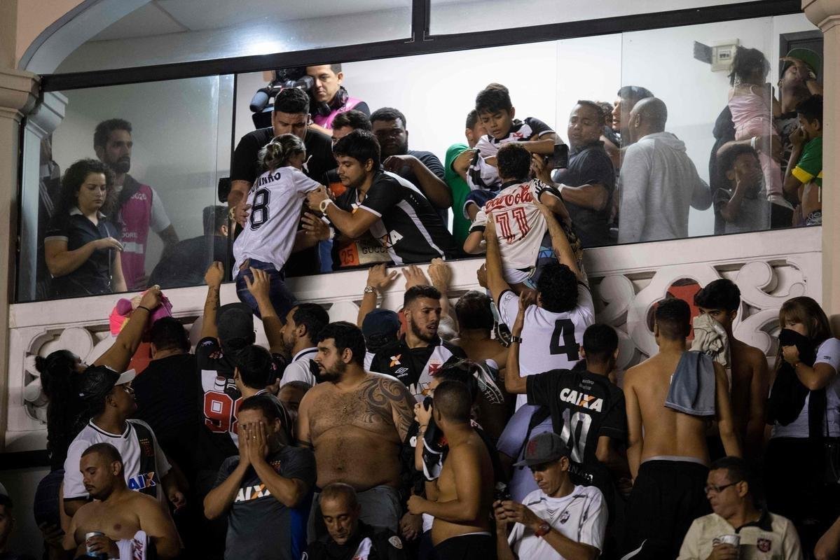 Cruzeiro goleou Vasco por 4 a 0 e causou a ira da torcida cruz-maltina em So Janurio