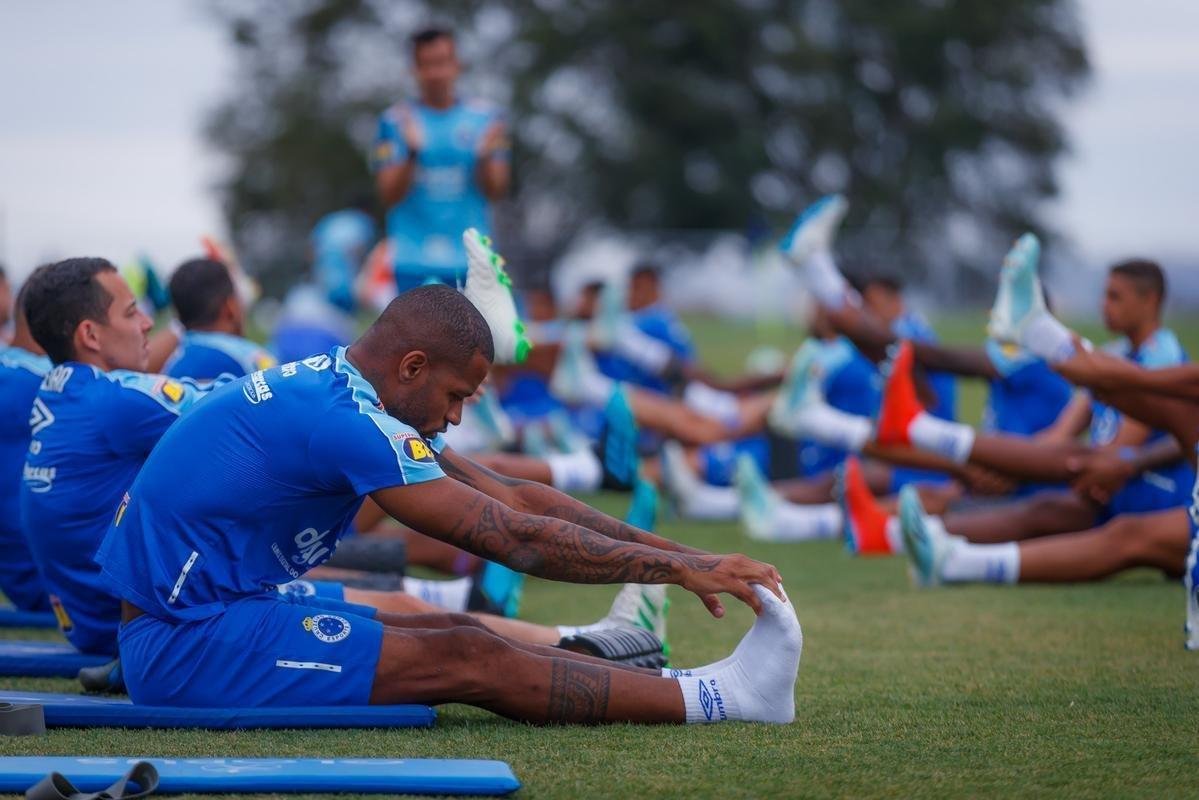 Treino do Cruzeiro nesta segunda-feira, na Toca da Raposa II. Time de Rogrio Ceni enfrenta o Cear na quarta-feira, s 19h30, no Castelo, em Fortaleza, pela 21 rodada do Campeonato Brasileiro