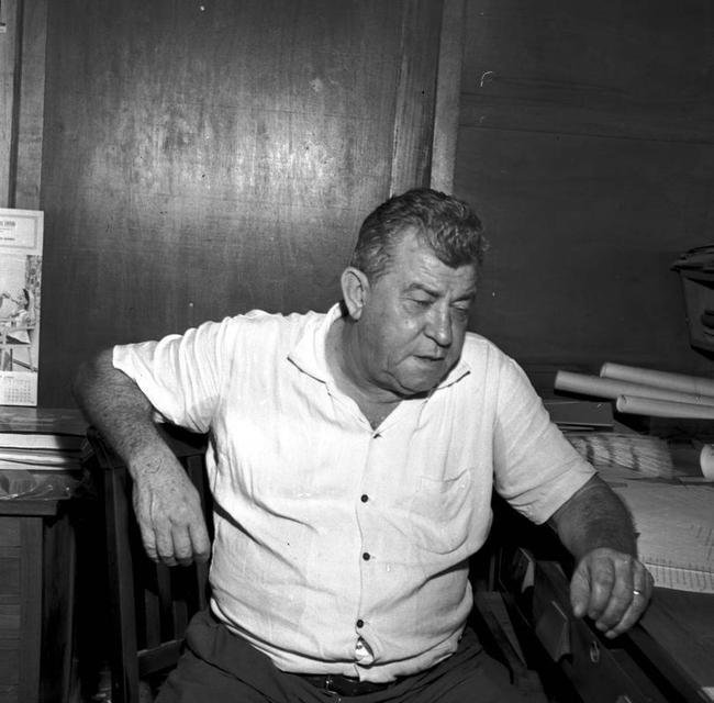 Bengala foi treinador do Cruzeiro em trs momentos (1939 a 1943, 1944, e de 1946 a 1947). Ao todo, comandou o time em 136 jogos.