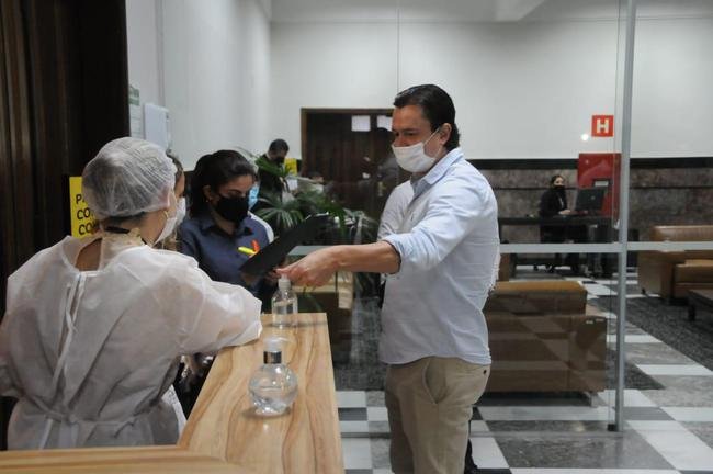 Imagens da reunio da Prefeitura de Belo Horizonte com dirigentes de Cruzeiro, Atltico e Amrica e representantes de torcidas organizadas. Tema do encontro foi o retorno do pblico aos estdios de futebol na capital mineira.