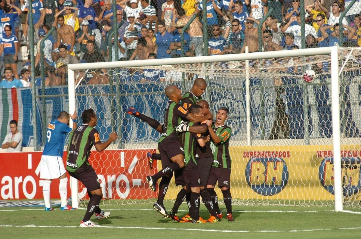 O Amrica venceu o Cruzeiro por 2 a 1, no dia 29 de abril de 2012, na Arena do Jacar, em Sete Lagoas, pelo jogo de volta da semifinal do Campeonato Mineiro. Victorino (contra) e Fbio Jnior marcaram para o Coelho, enquanto Wellington Paulista descontou para a Raposa.