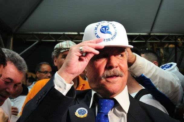 Wagner Pires de S venceu eleio com 235 votos e  o novo presidente do Cruzeiro. Ele comendar o clube no trinio 2018, 2019 e 2020. Srgio Santos Rodrigues, apoiado por Zez Perrella, ficou com 200 votos no pleito.