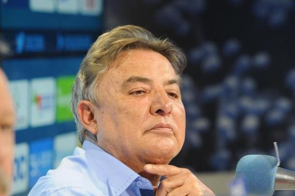 Novo gestor de futebol do Cruzeiro, Zez Perrella deu entrevista nesta sexta-feira, na Toca da Raposa II
