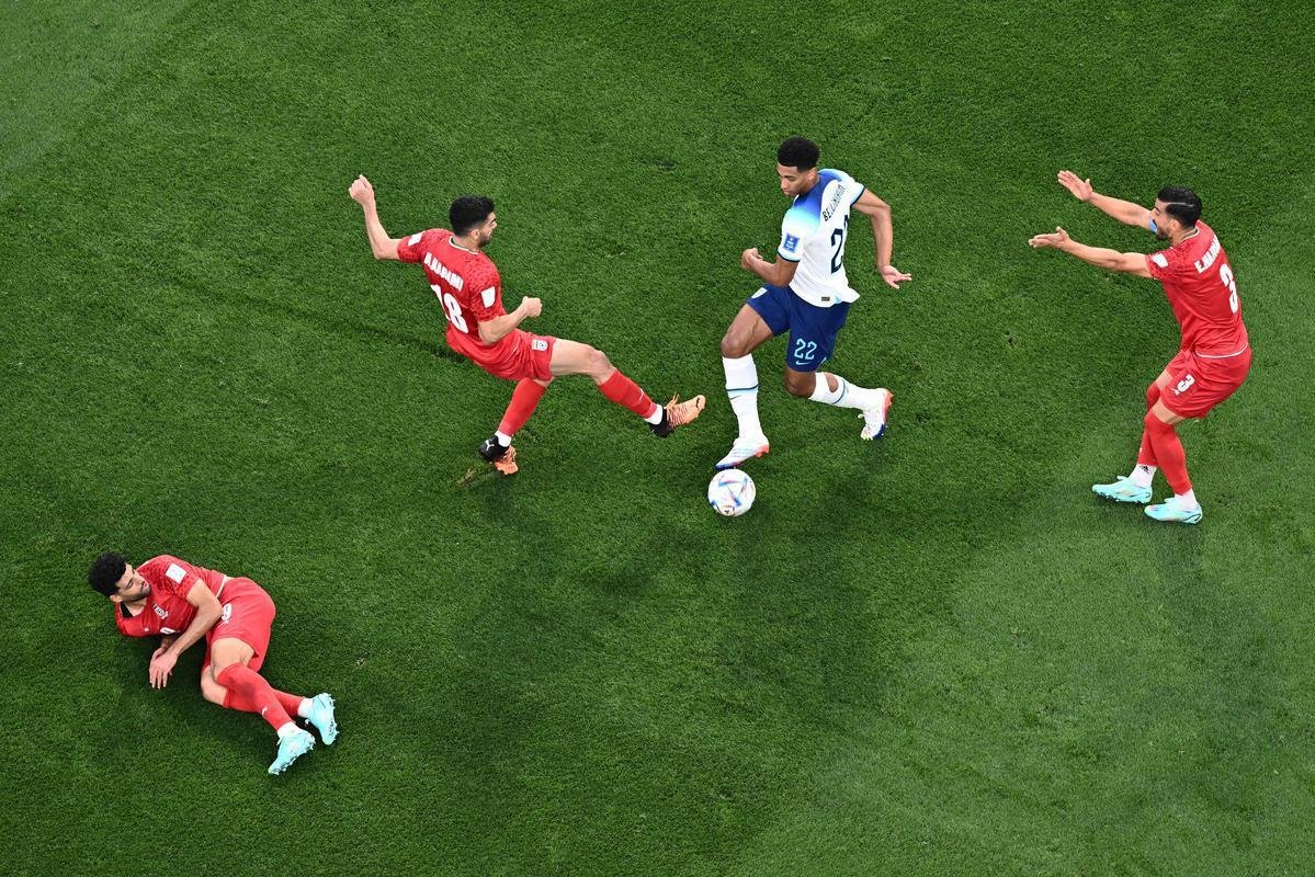 Inglaterra e Ir, no primeiro jogo do Grupo B da Copa do Mundo.